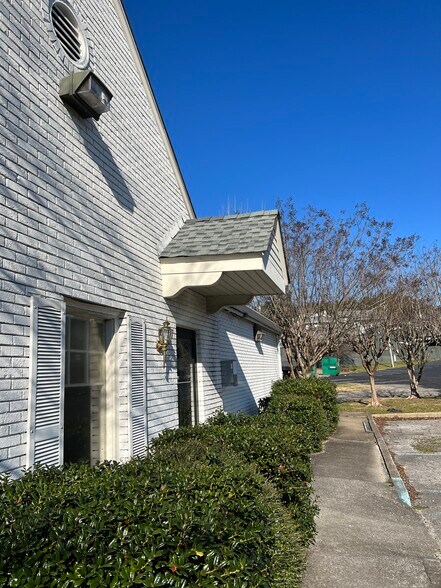 1536 Montclair Rd, Birmingham, AL à louer - Photo du bâtiment - Image 3 de 11