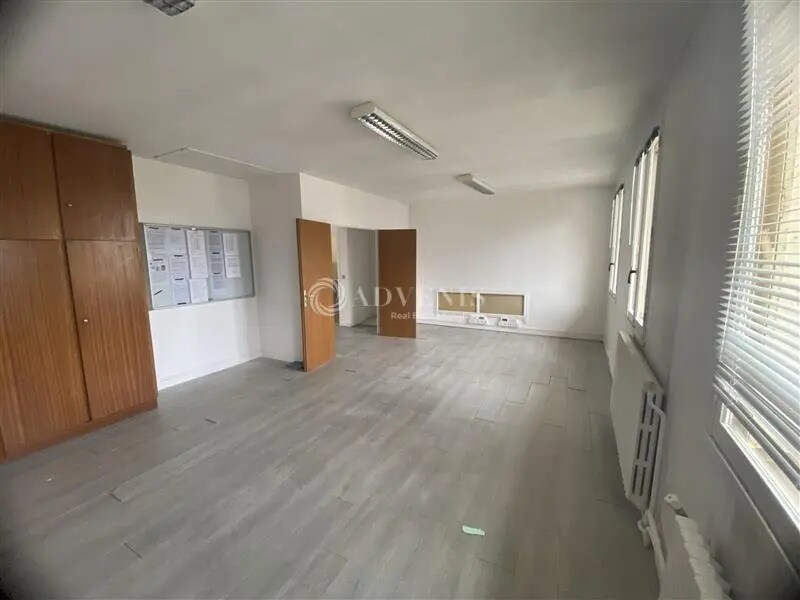 Office in Le Raincy for lease Building Photo- Image 1 of 8