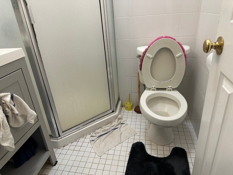 3060 Steinway St, Astoria, NY à vendre - Photo du bâtiment - Image 3 de 37