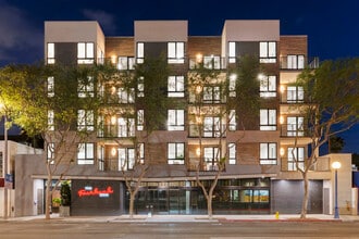 7428 Santa Monica Blvd, West Hollywood, CA for lease Interior Photo- Image 1 of 14