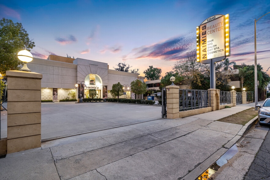 12640 Riverside Dr, Valley Village, CA à louer - Photo principale - Image 1 de 10