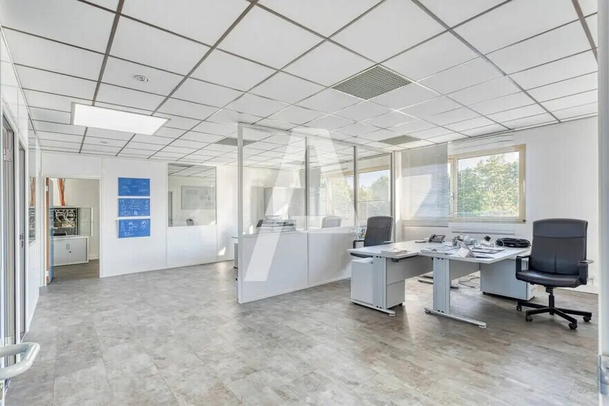 Industrial in Lognes for lease - Building Photo - Image 3 of 5