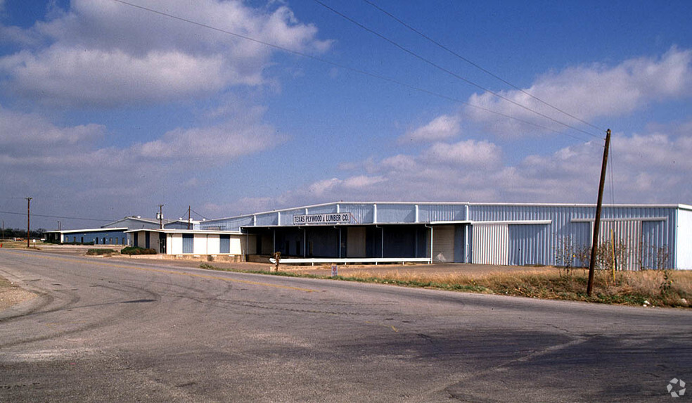 242 S Bagdad Rd, Grand Prairie, TX for lease - Building Photo - Image 1 of 1