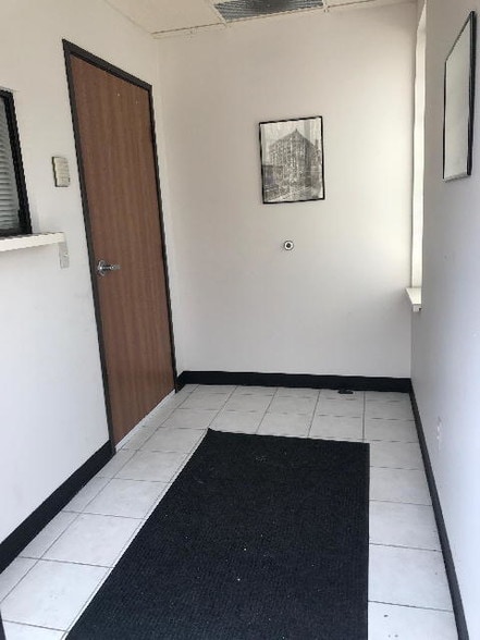 21291 Hilltop St, Southfield, MI à louer - Photo intérieure - Image 3 de 16