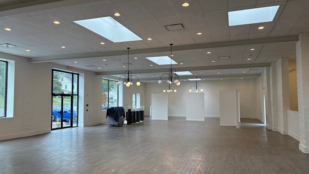 940 Post Rd E, Westport, CT à vendre - Photo du bâtiment - Image 2 de 9