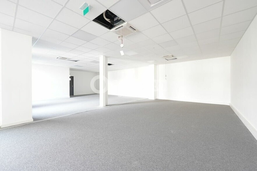 1 Chemin Du Plateau, Dardilly for lease - Building Photo - Image 2 of 12