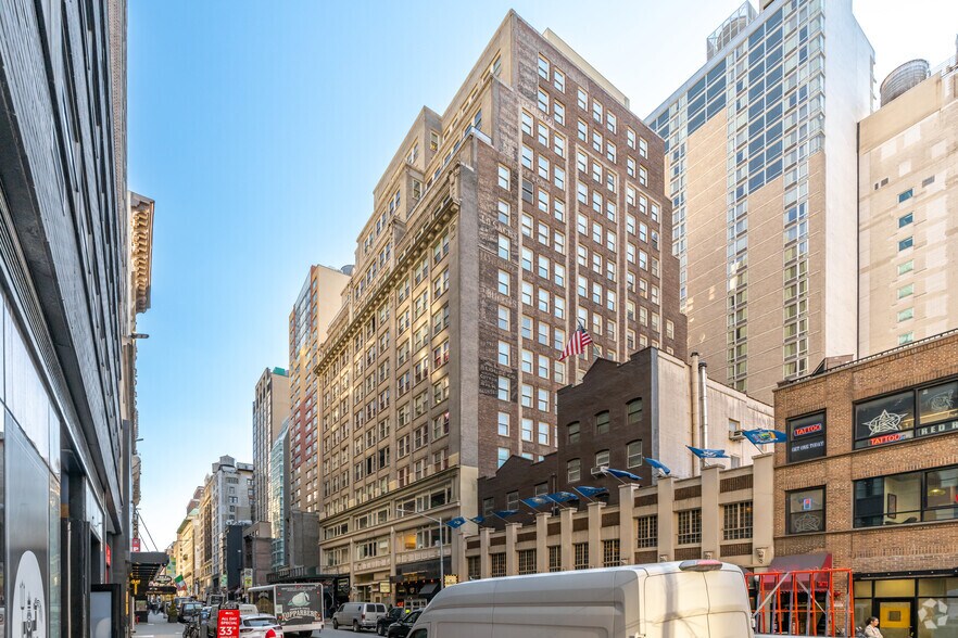70 W 36th St, New York, NY à vendre - Photo du bâtiment - Image 2 de 7