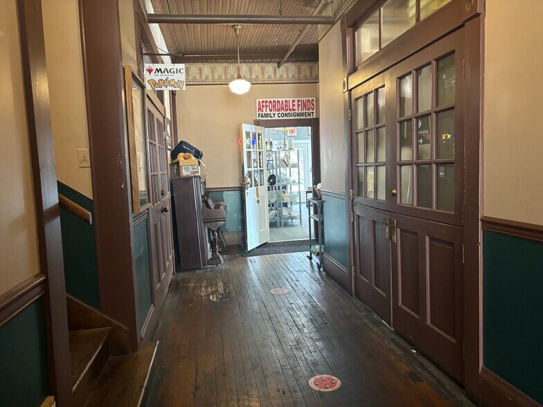 65 Main St, Pine Bush, NY à louer - Photo du bâtiment - Image 3 de 11