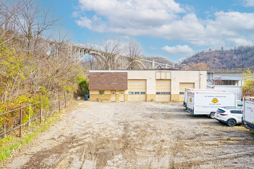 204 Main St, East Pittsburgh, PA à vendre - Photo du bâtiment - Image 2 de 51