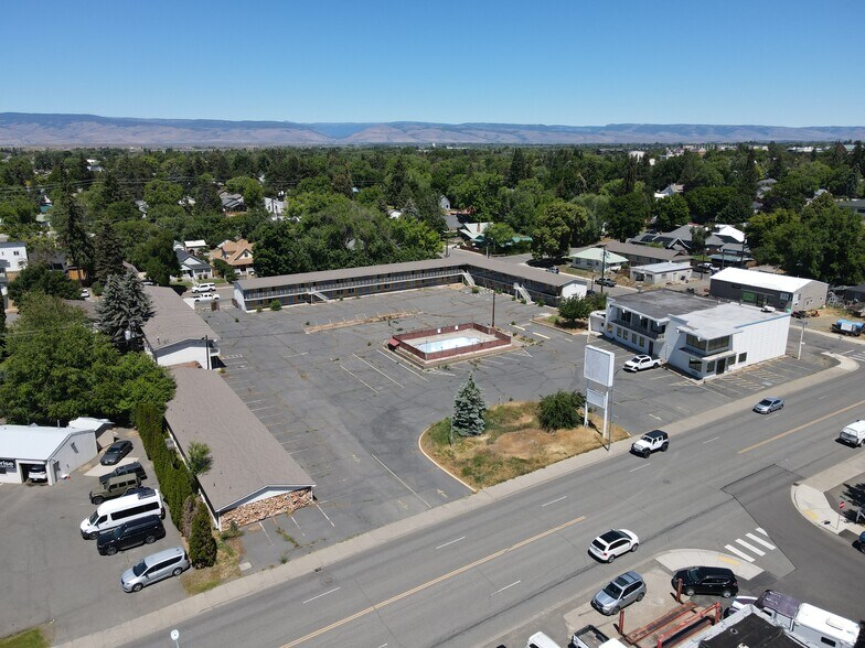 403 W University Way, Ellensburg, WA à vendre - Photo du bâtiment - Image 2 de 25