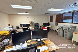 1945 Versailles St, Sarasota, FL for lease Interior Photo- Image 2 of 14