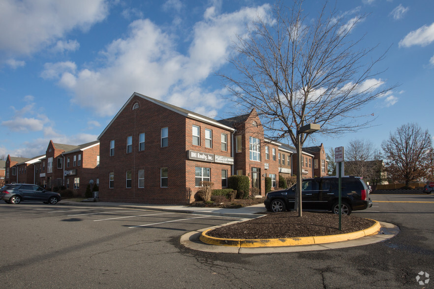 6096-6100 Franconia Rd, Alexandria, VA for lease - Building Photo - Image 2 of 5