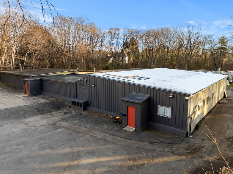 89 Hartford Ave W, Mendon, MA à vendre - Photo du bâtiment - Image 3 de 6