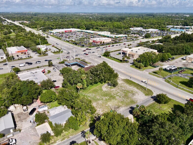 395 E Midway Rd, Fort Pierce, FL à vendre - Photo du bâtiment - Image 3 de 4