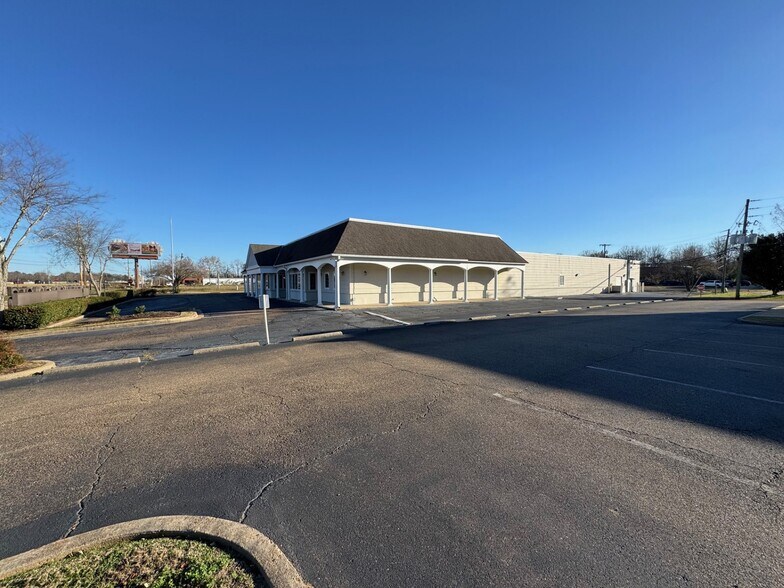1995 Lakeland Dr, Jackson, MS à vendre - Photo du bâtiment - Image 3 de 3