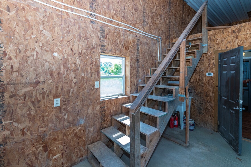 288 W Brookville Rd, Fountaintown, IN for lease - Building Photo - Image 3 of 21