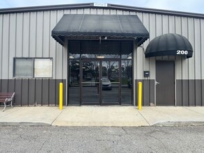4566 Lewis Rd, Stone Mountain, GA for lease Building Photo- Image 1 of 8