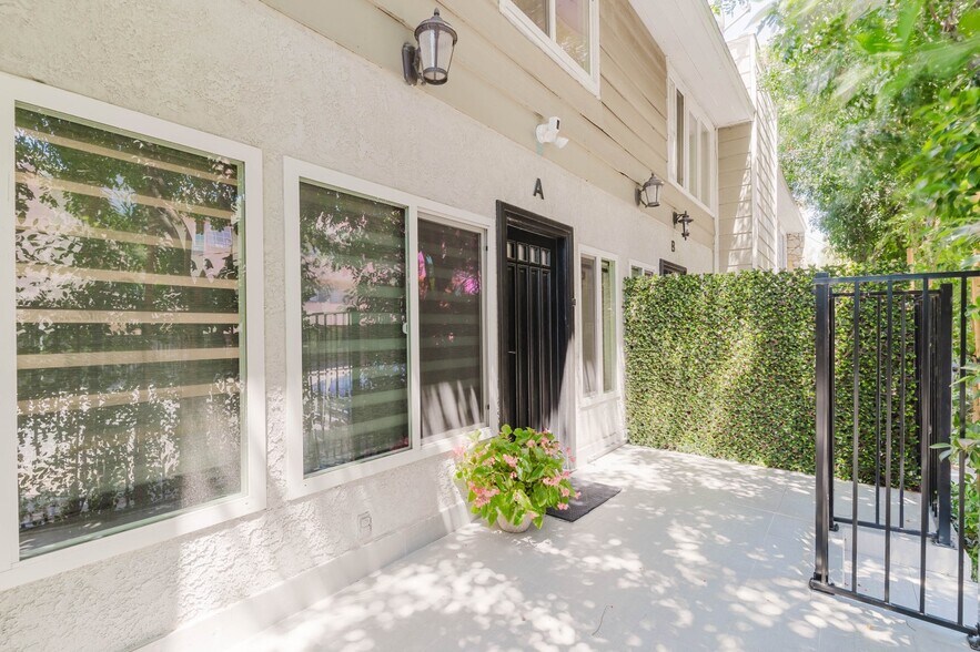 4405 Ventura Canyon Ave, Sherman Oaks, CA à vendre - Photo du bâtiment - Image 3 de 35