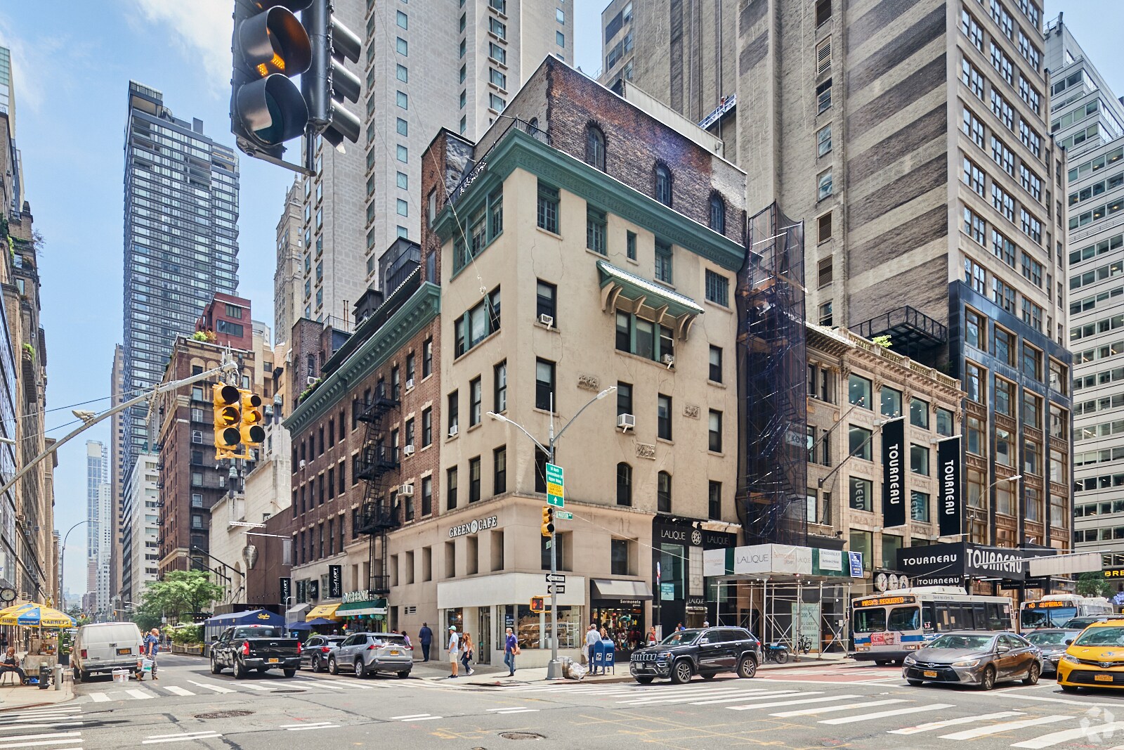 32-40 E 58th St, New York, NY à louer Photo du bâtiment- Image 1 de 7
