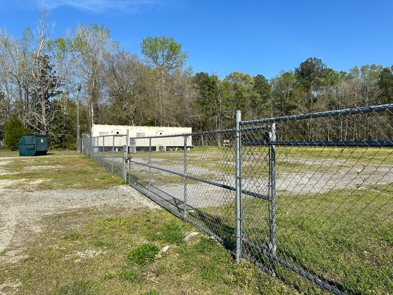 1011 N Highway 17A, Moncks Corner, SC à louer - Photo du bâtiment - Image 2 de 14