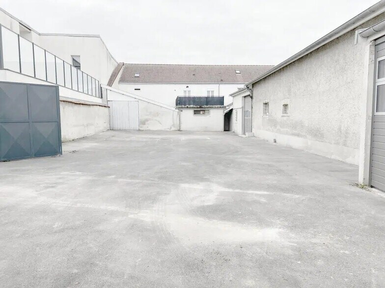 Industrial in Reims for lease - Building Photo - Image 3 of 5