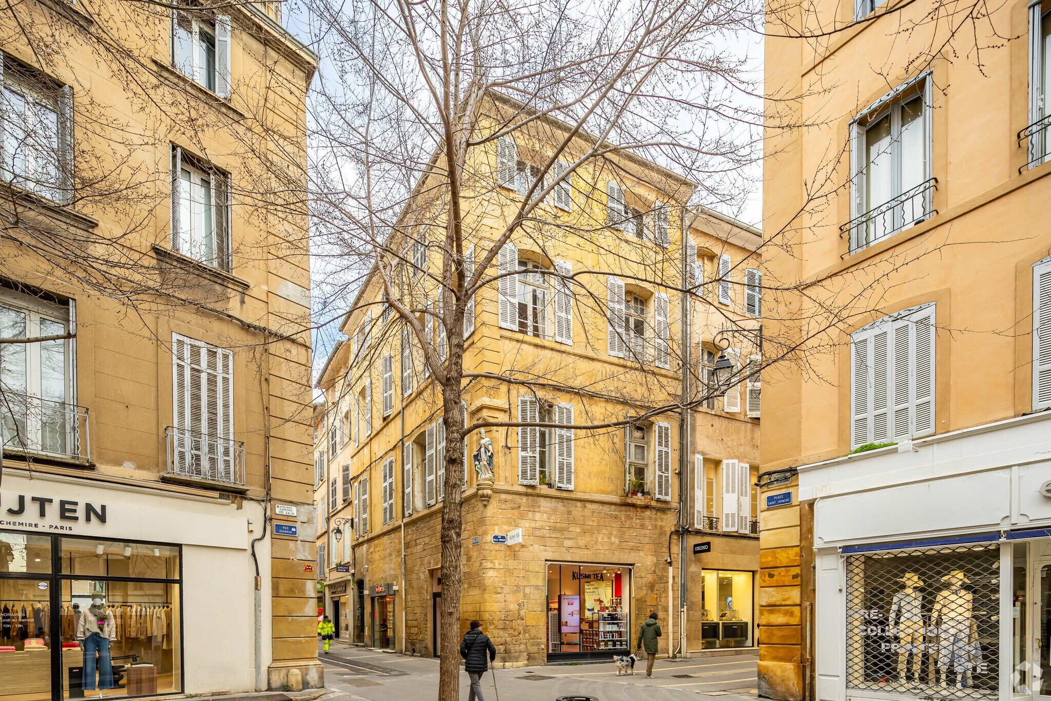 Retail in Aix-en-Provence for lease Primary Photo- Image 1 of 2