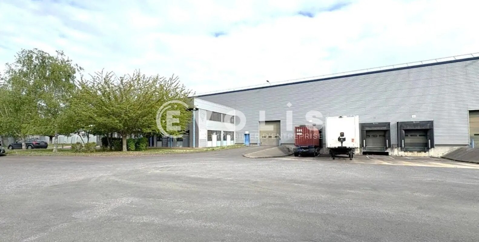 Flex in Lisses for lease Building Photo- Image 1 of 6