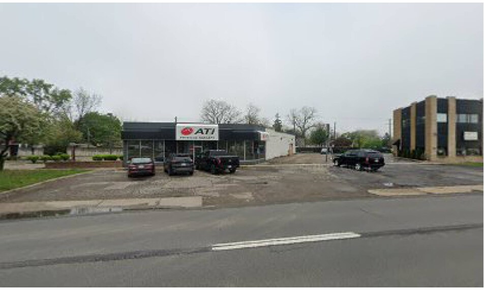 31372 Woodward Ave, Royal Oak, MI à louer - Photo du bâtiment - Image 2 de 5