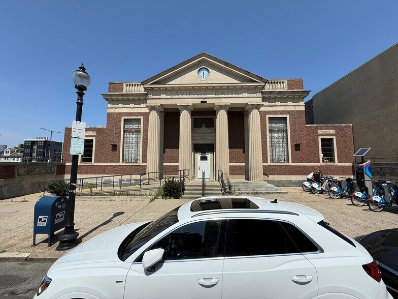 460 W Broadway, South Boston, MA à louer - Photo du bâtiment - Image 1 de 10