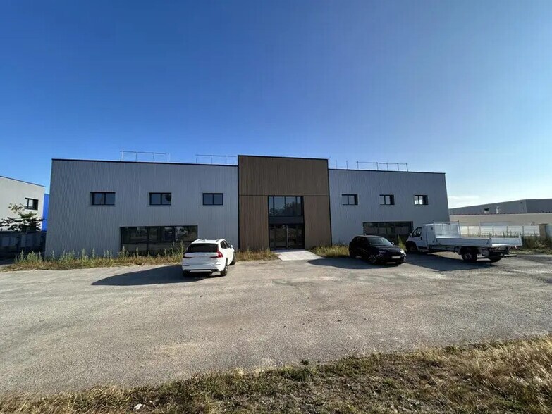4 Route De Saint Etienne De Montluc, Couëron à louer - Photo du bâtiment - Image 2 de 7