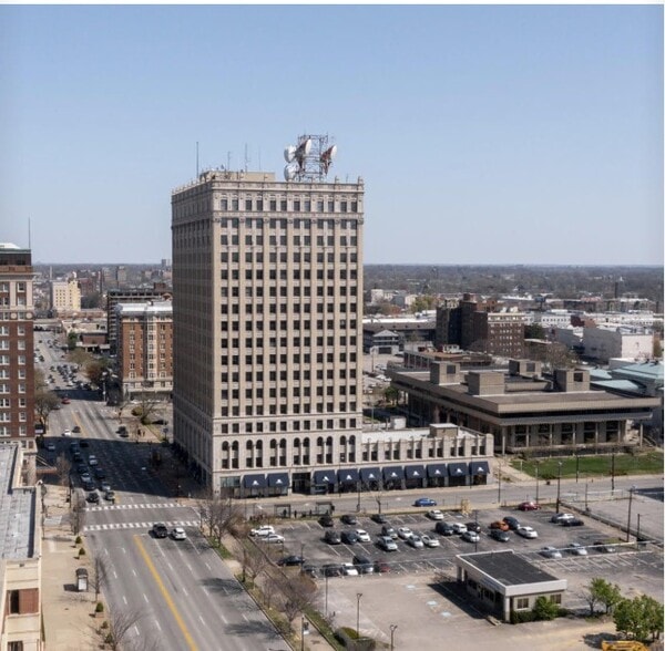 332 W Broadway, Louisville, KY for sale - Building Photo - Image 3 of 43