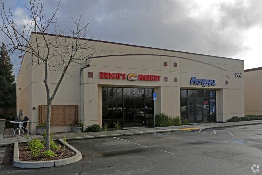 1660 N Lincoln St, Dixon, CA à vendre - Photo du bâtiment - Image 3 de 4