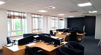 Mulberry Dr, Cardiff for lease Interior Photo- Image 2 of 5