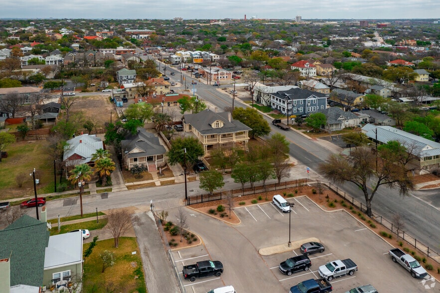 225 E Locust St, San Antonio, TX for sale - Building Photo - Image 3 of 13
