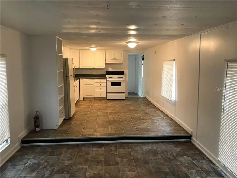 1155 S Christina Ave, Apopka, FL à vendre - Photo du bâtiment - Image 2 de 15