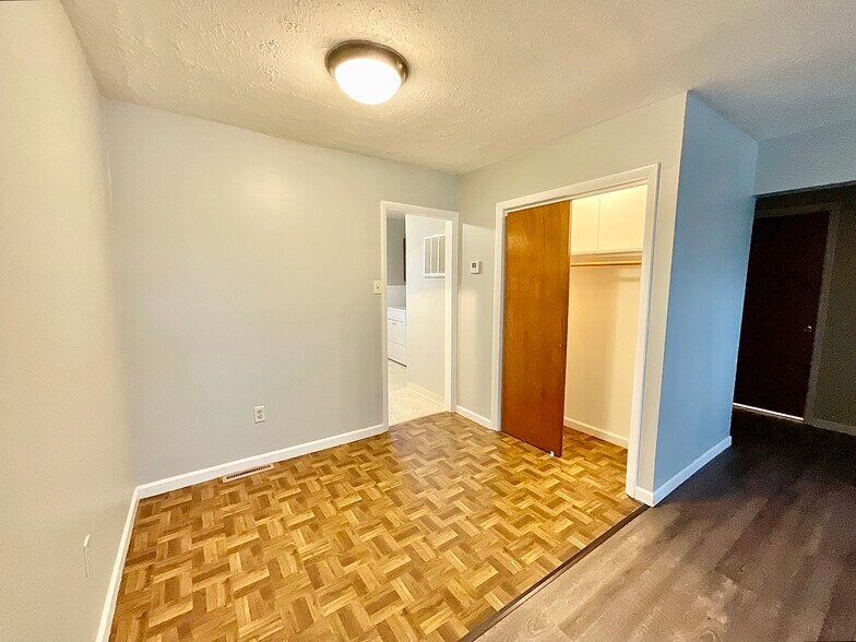 111 Howard Dr, Belleville, IL à vendre - Photo intérieure - Image 3 de 7