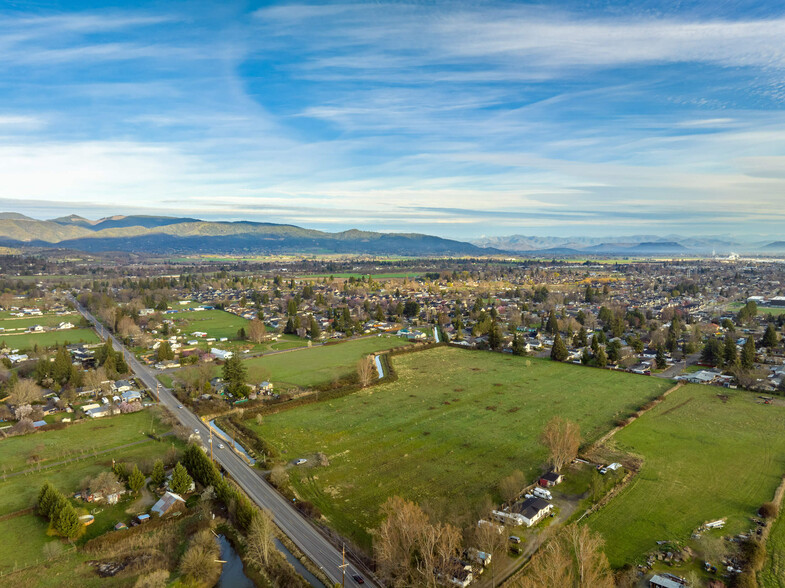 0 Orchard Home, Medford, OR à vendre - Photo du bâtiment - Image 2 de 11