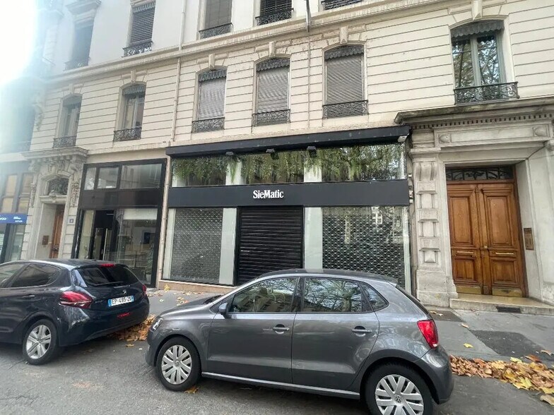 Office in Lyon for sale - Building Photo - Image 1 of 4