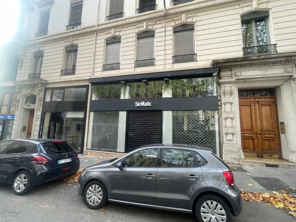 Office in Lyon for sale Building Photo- Image 1 of 5