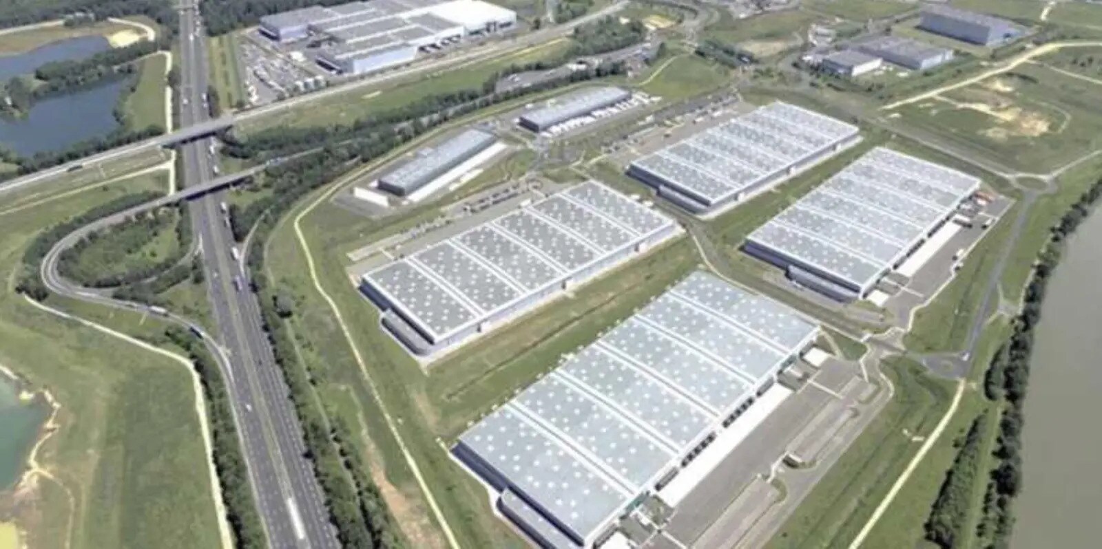 Industrial in Longueil-Sainte-Marie for lease Primary Photo- Image 1 of 8