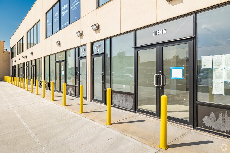 16609-16617 Northern Blvd, Flushing, NY à louer - Photo du bâtiment - Image 3 de 4