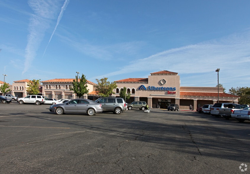 141-189 Niblick Rd, Paso Robles, CA for lease - Primary Photo - Image 1 of 5