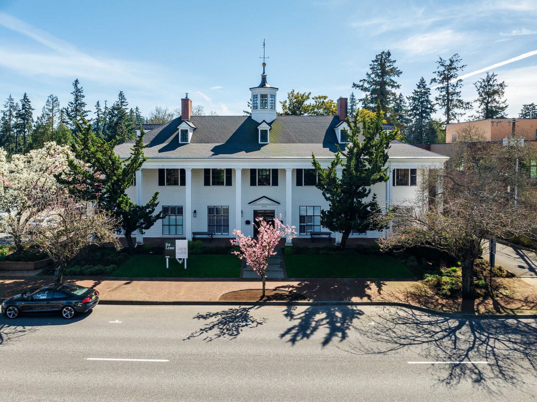 600 A Ave, Lake Oswego, OR à louer Photo du bâtiment- Image 1 de 19