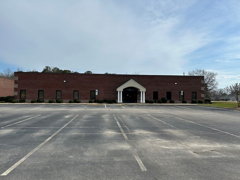 861-863 Tilghman Dr Office Park portfolio of 2 properties for sale on LoopNet.ca - Primary Photo - Image 1 of 1