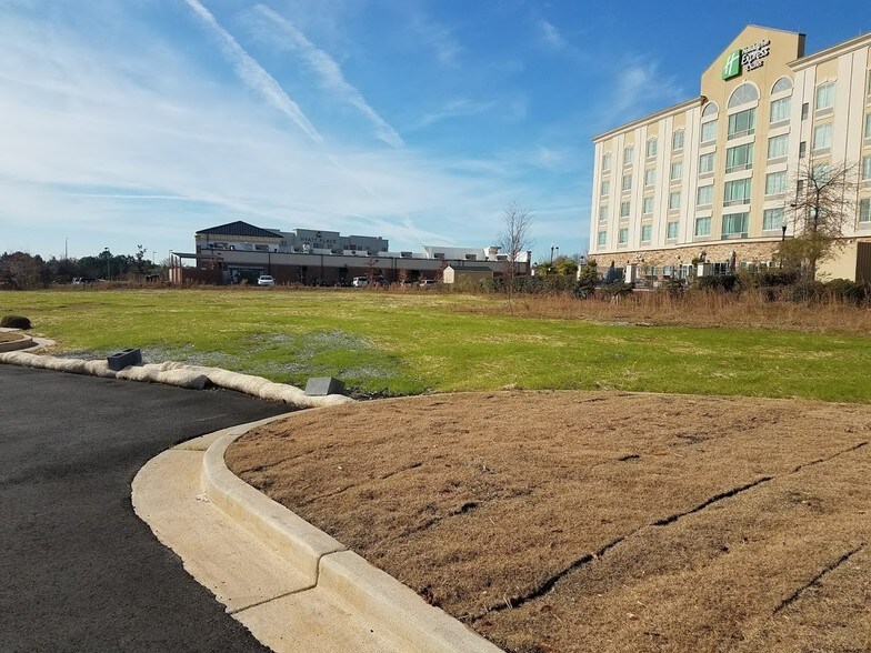 7407 N Lake Loop, Columbus, GA à vendre - Photo du bâtiment - Image 3 de 4