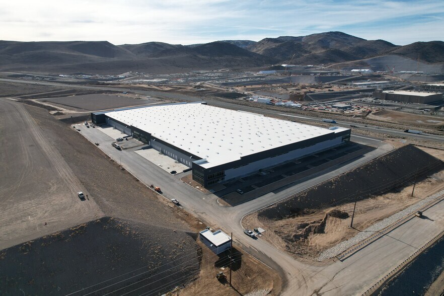 Comstock Commerce Center, Sparks, NV à louer - Photo du bâtiment - Image 3 de 5