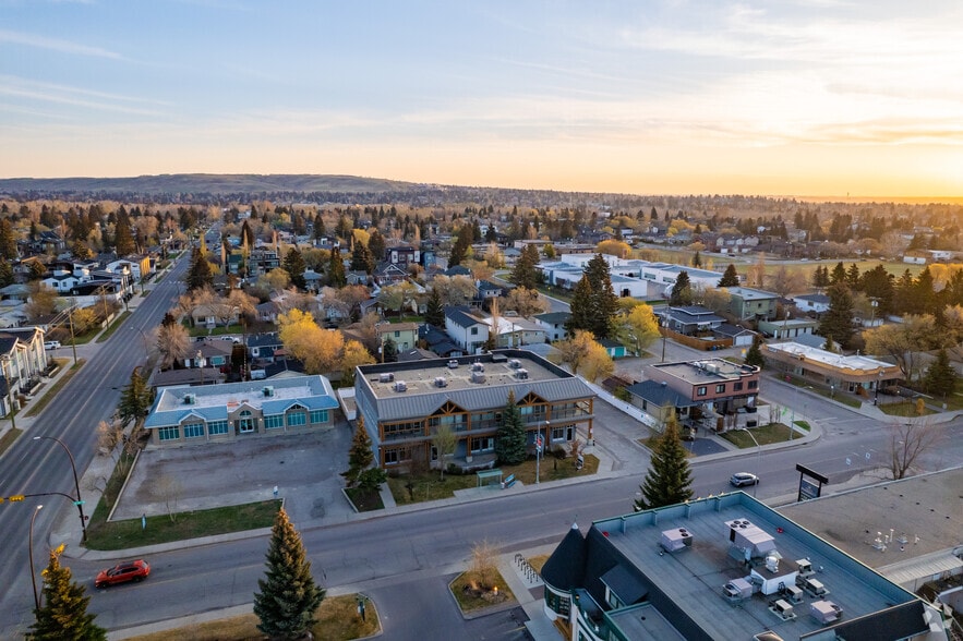 1910 20th Ave NW, Calgary, AB à vendre - Aérien - Image 3 de 16