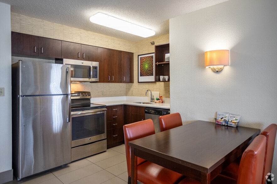 1308 Freedom Rd, Cranberry Township, PA for sale - Interior Photo - Image 3 of 20