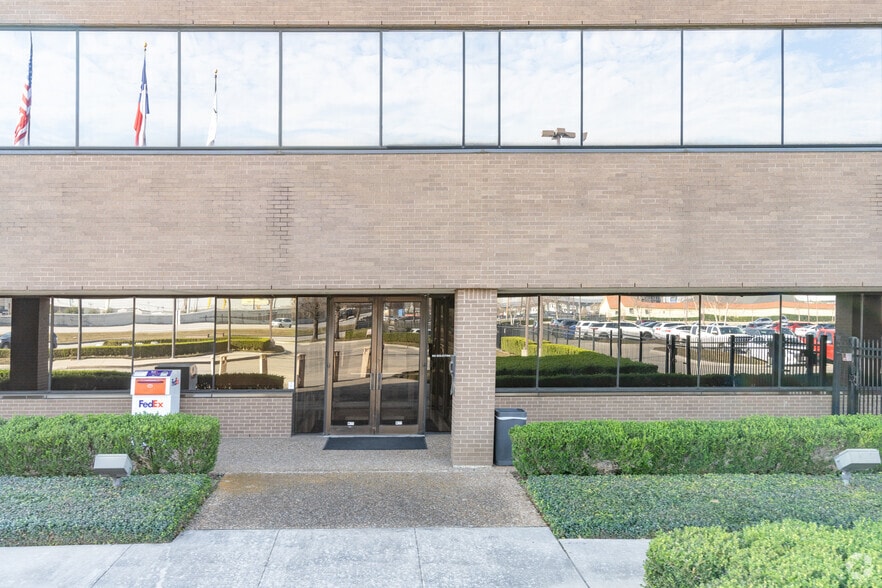 9000 Gulf Fwy, Houston, TX à louer - Photo du bâtiment - Image 2 de 11
