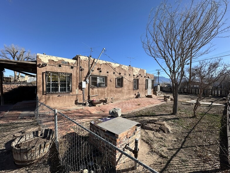 8817 4th St NW, Los Ranchos De Albuquerque, NM à vendre - Photo du bâtiment - Image 2 de 10